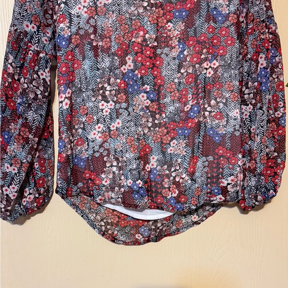 Elegant Floral Long Sleeve Blouse - Picture 2 of 8